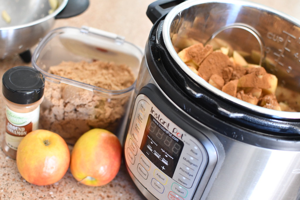 apples with cinnamon and brown sugar in Instant Pot