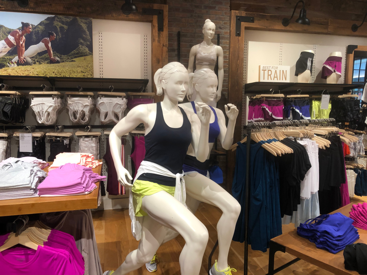 athleta store mannequins