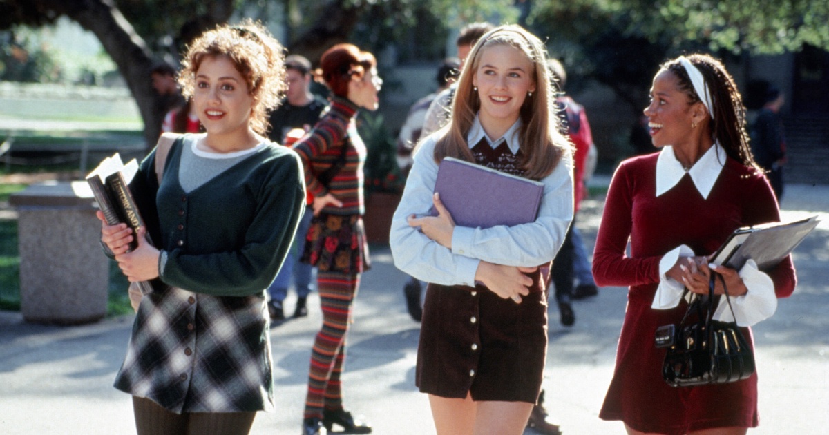 3 girls walking to school