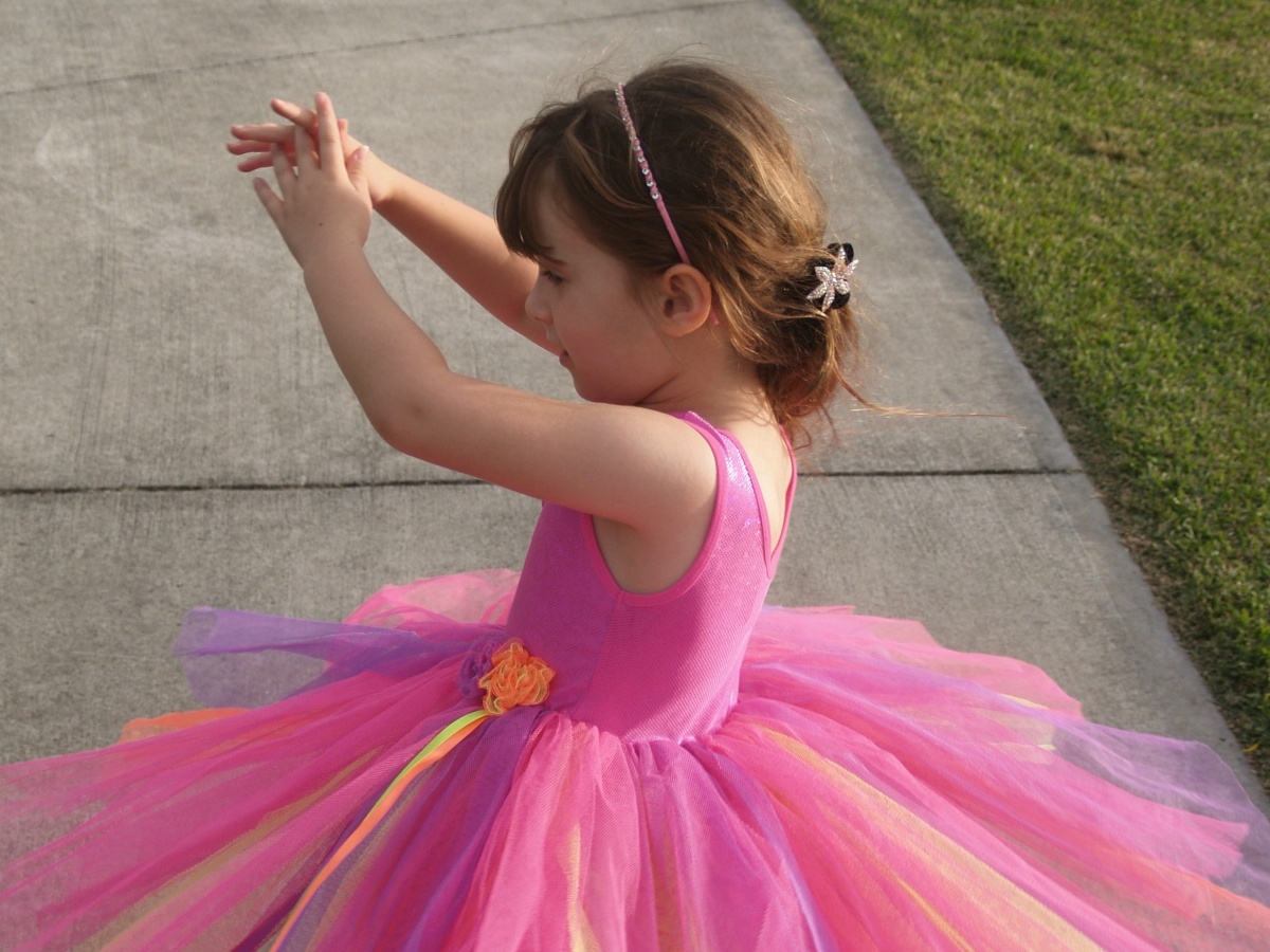 girl dancing outside