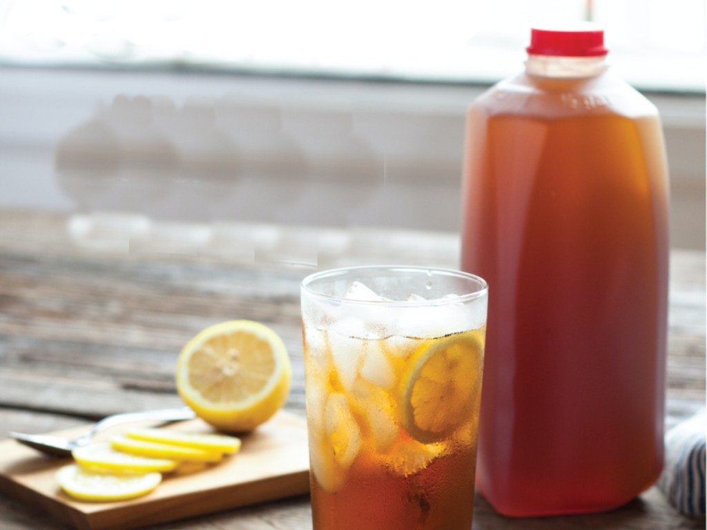 Bojangles 1_2 Gallon Tea with glass of tea next to it and slices of lemons