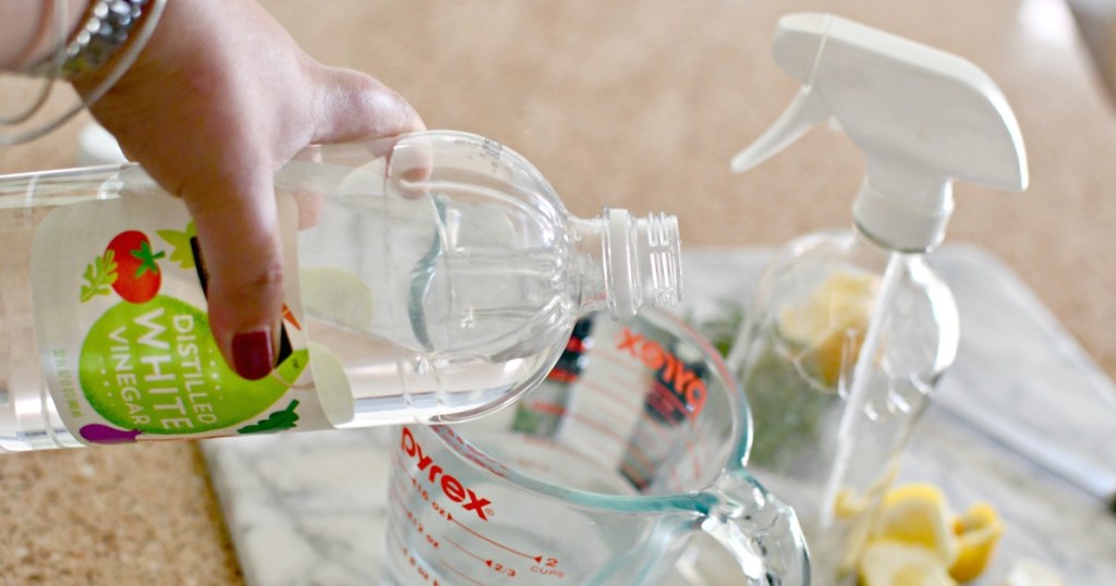 making distilled white vinegar spray