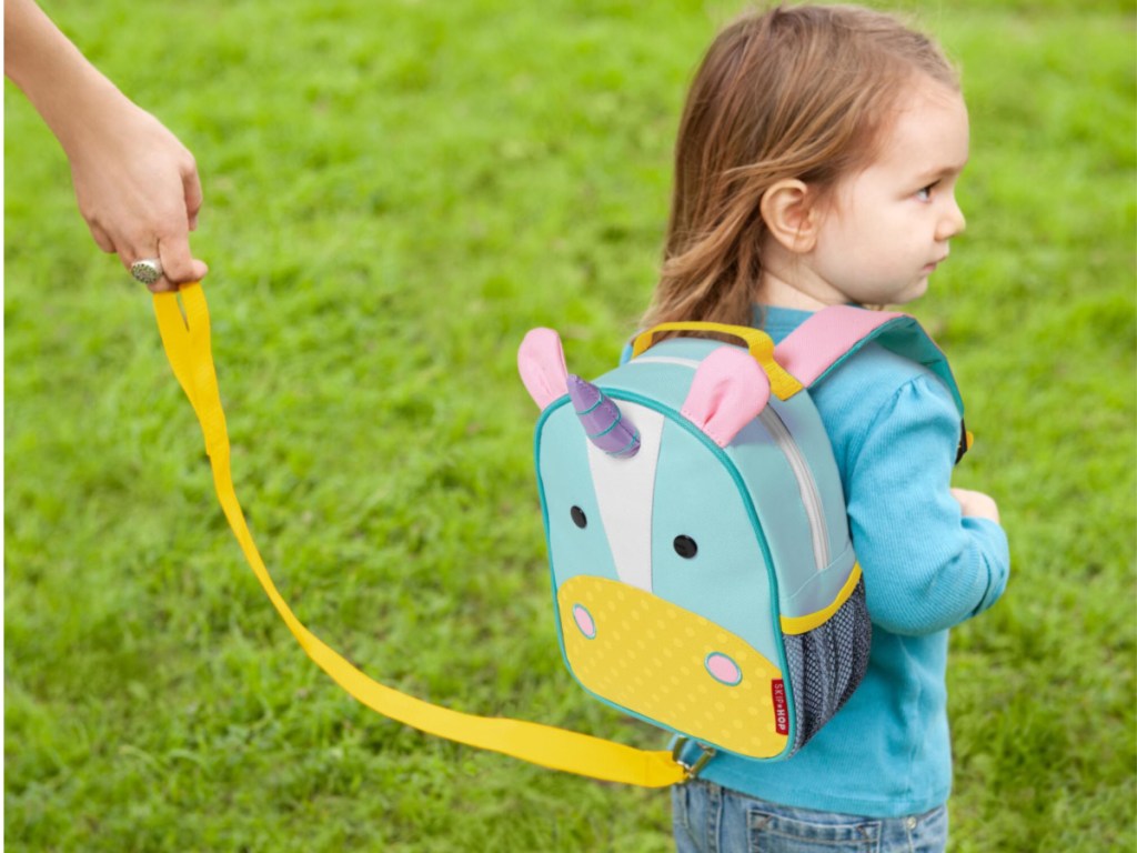 hand holding safety harness on child