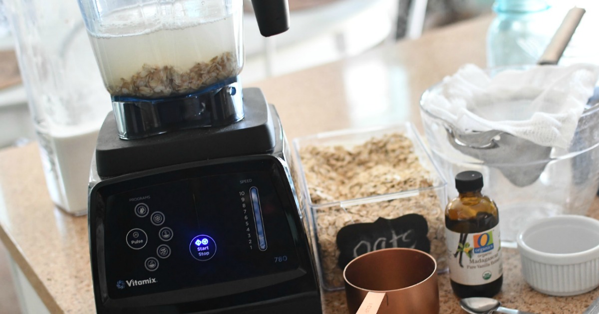 blender with oatmeal and water inside to make oat milk