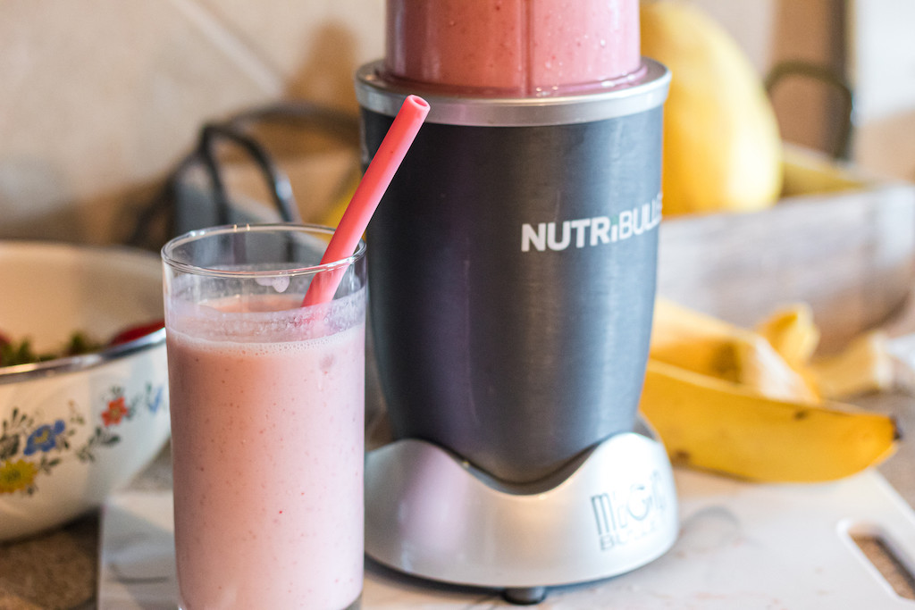 strawberry banana smoothie by nutribullet 