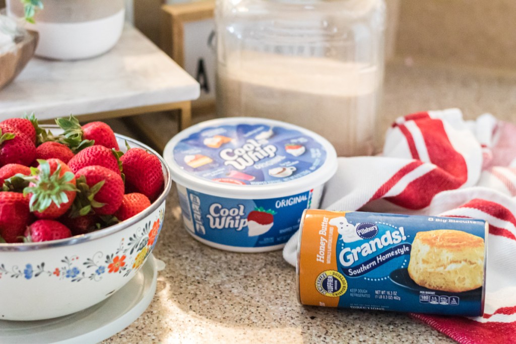 ingredients for strawberry shortcake biscuit