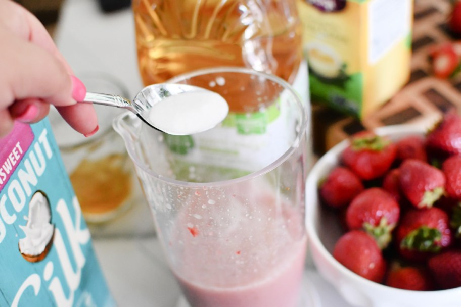 adding sugar to pink drink to sweeten