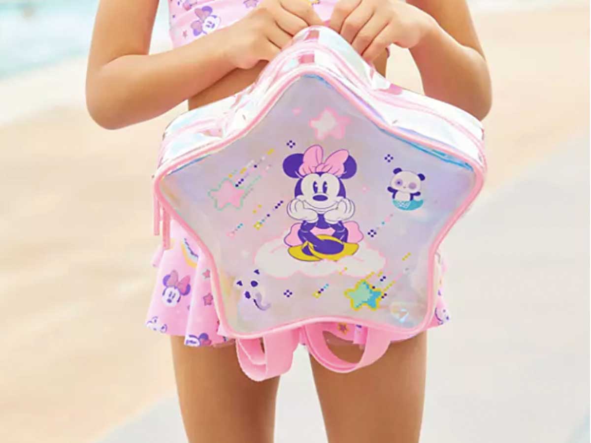 girl holding a minnie mouse bag