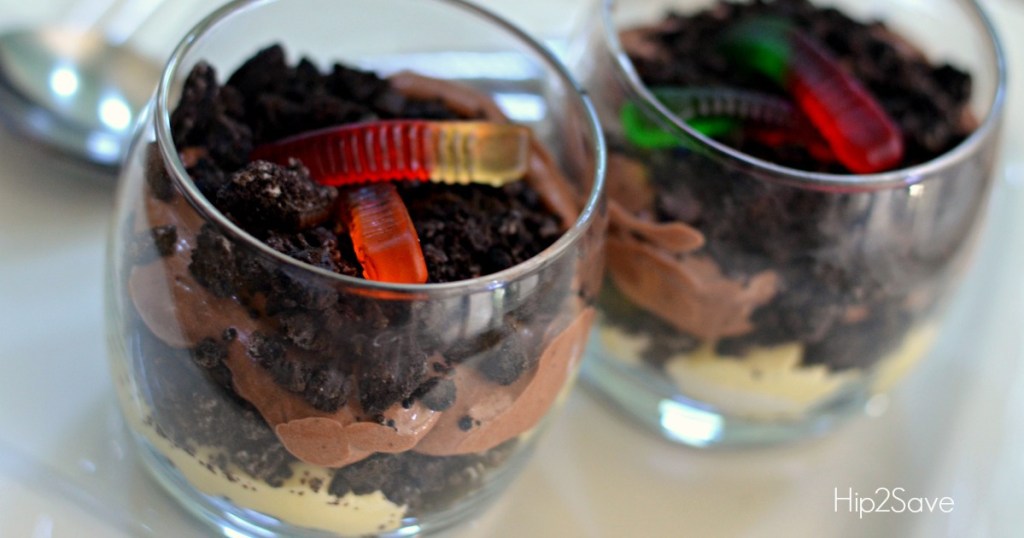 clear glass cups with oreo sand, pudding, and gummy worms