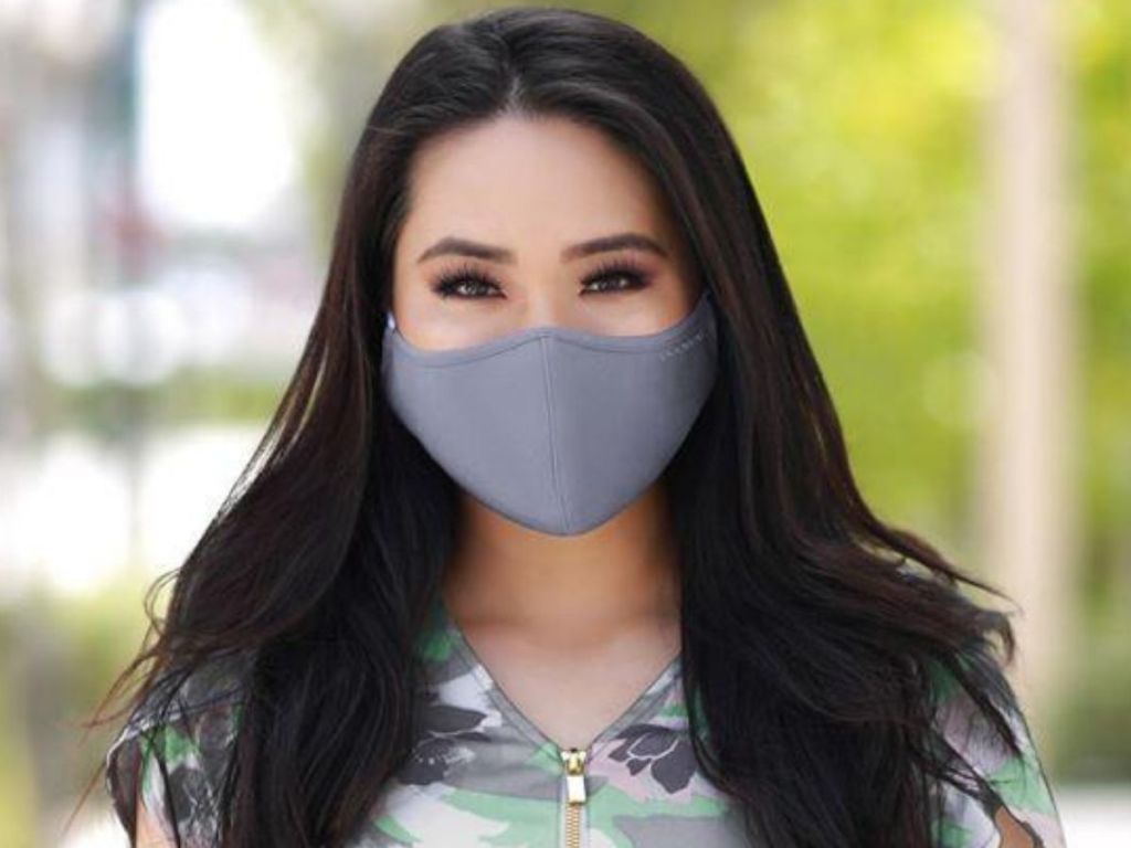 woman wearing a face mask