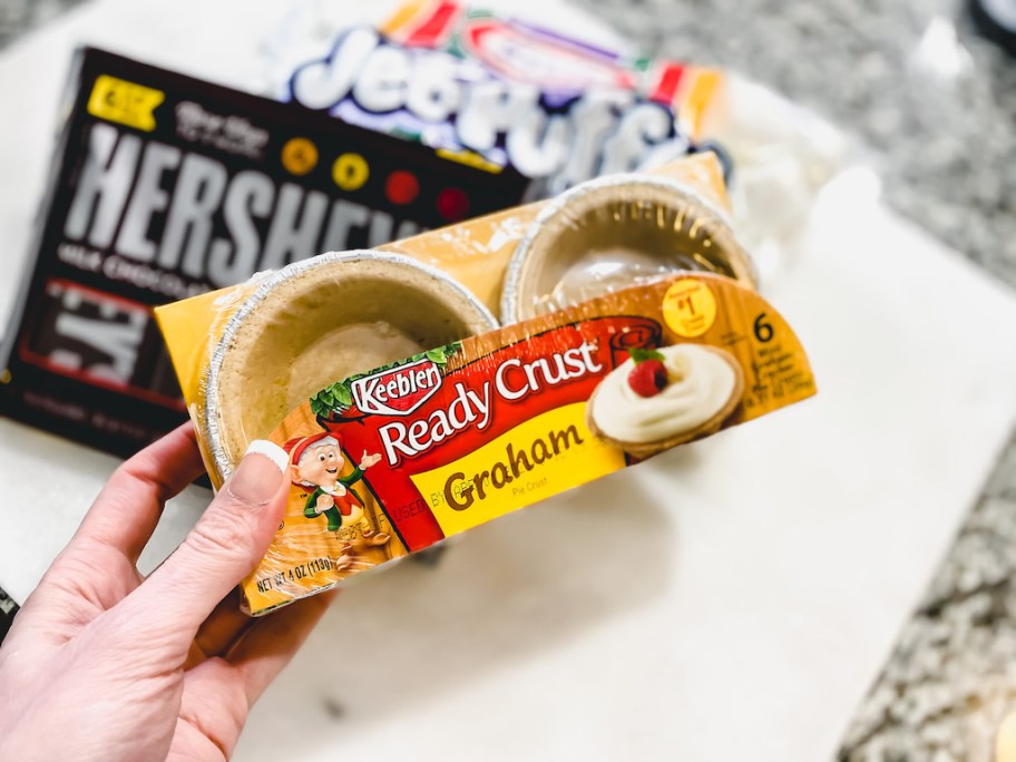 holding Keebler mini ready crusts