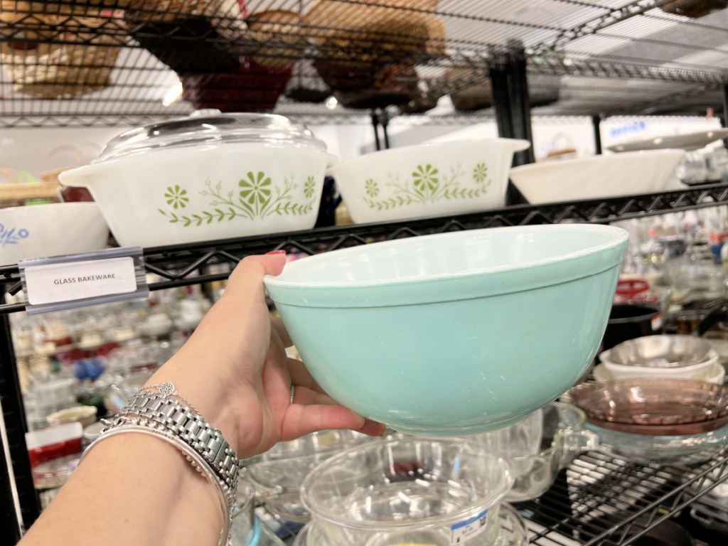 pyrex mixing bowl