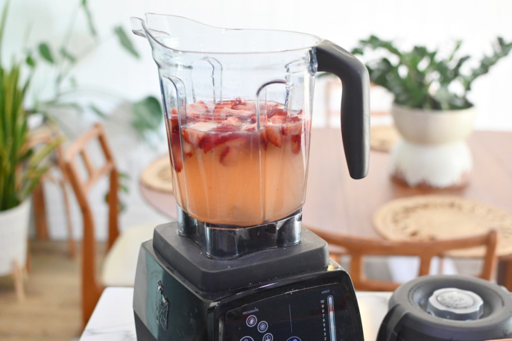 strawberry lemonade in a vitamix blender