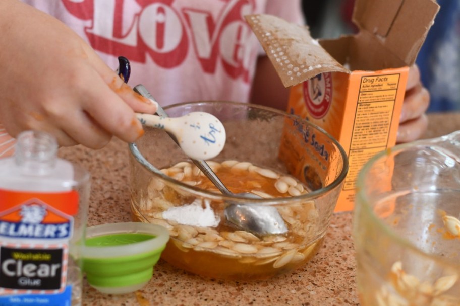 adding baking soda to pumpkin slime