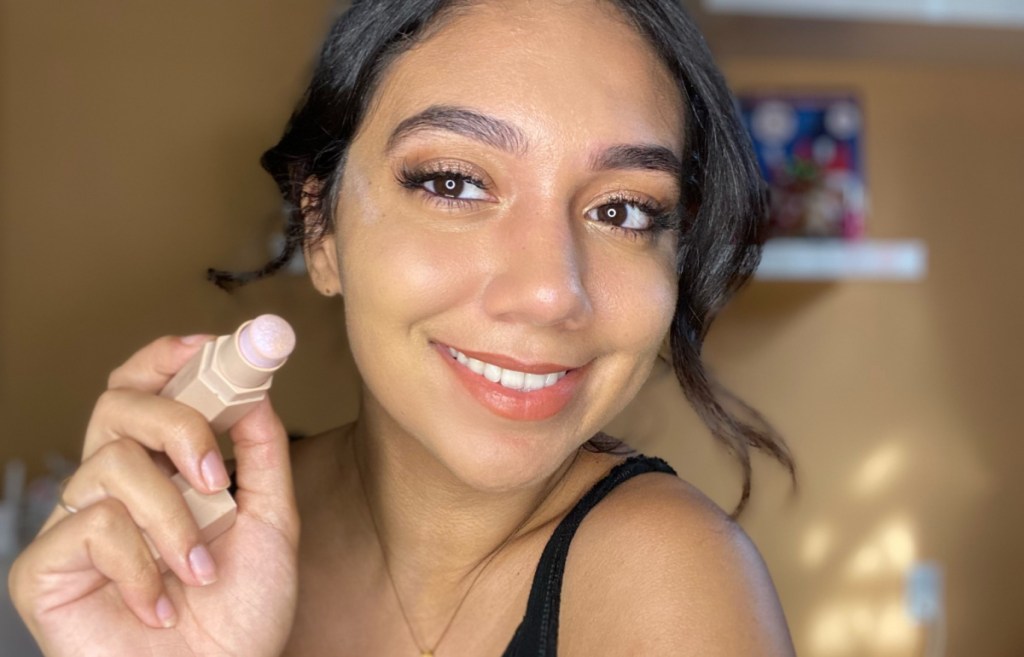 woman holding fenty beauty highlighter