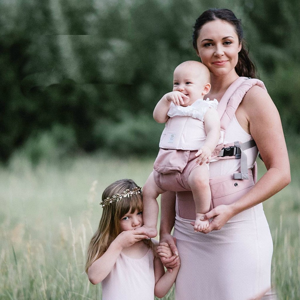 woman wearing lillebaby blushing pink carrier