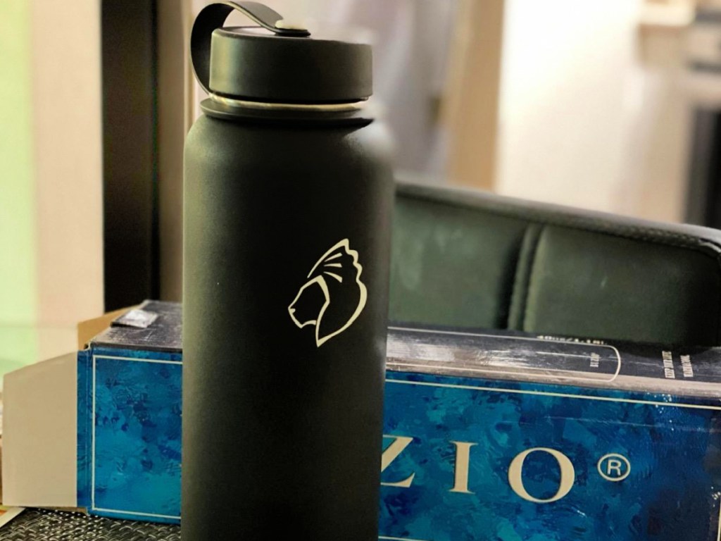 BUZIO Insulated Water Bottle on table with box