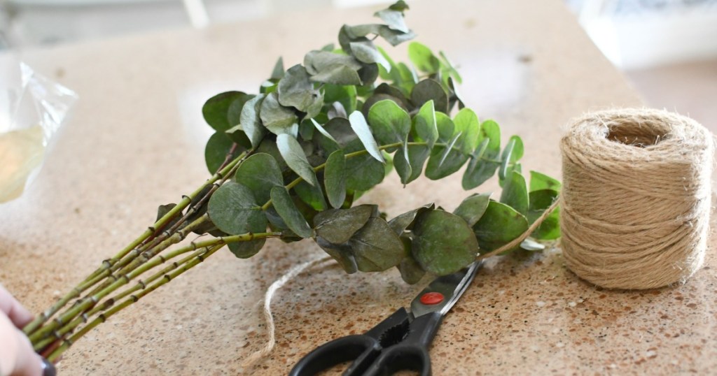 holding bouquet of leaves together