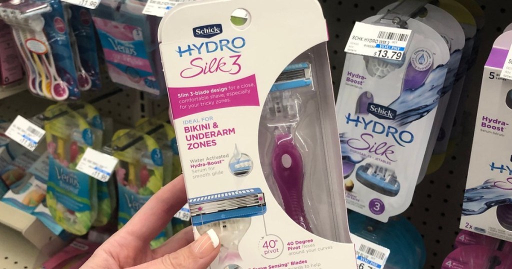 holding Schick Hydro Skil razor