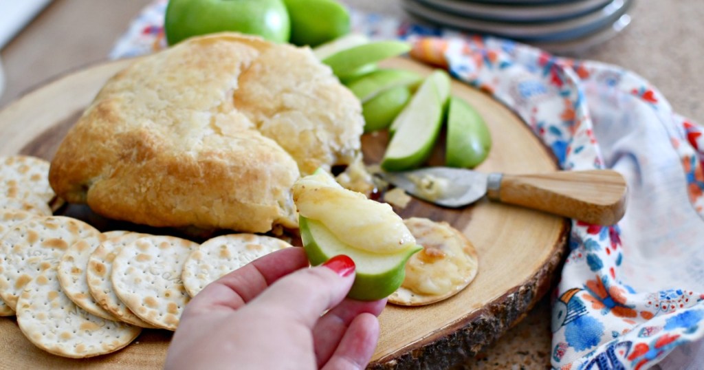 apple slice with baked brie