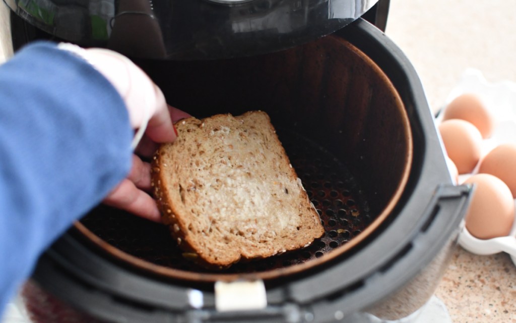 toast in airfryer