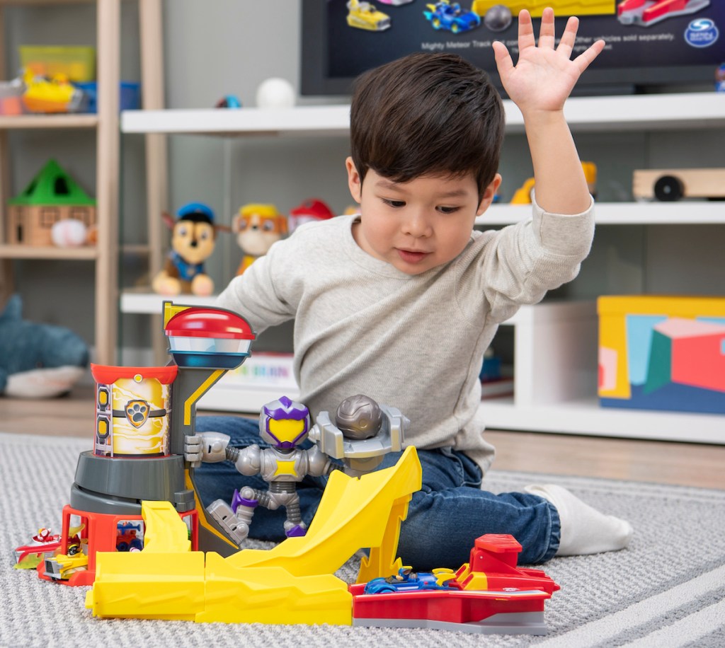 boy playing with PAW Patrol True Metal Mighty Meteor Die-Cast Track Set with Exclusive Chase Vehicle