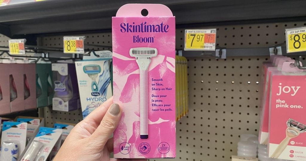 hand holding Skintimate Bloom Razor