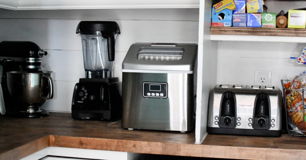 ice maker appliance on the counter