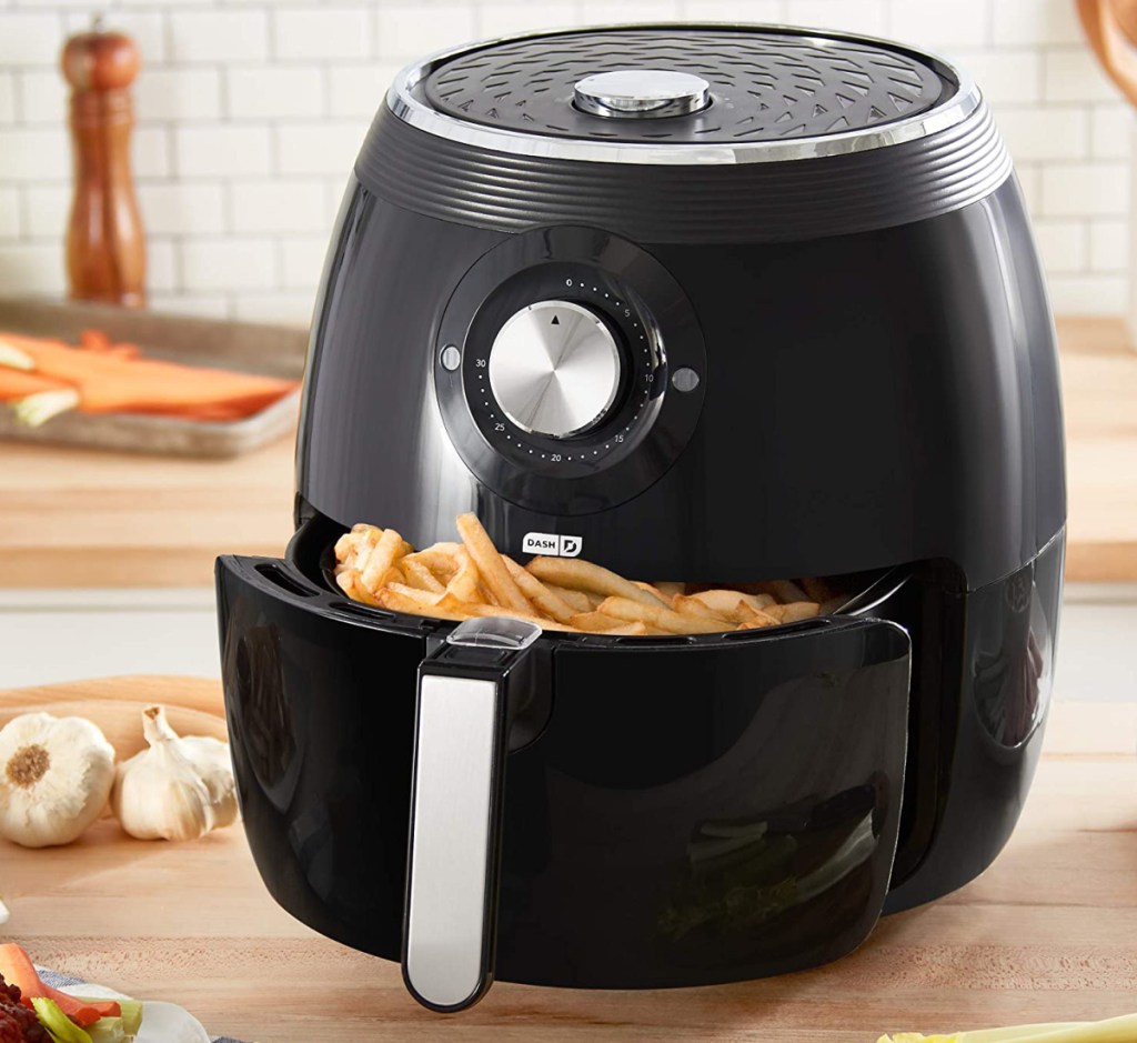 dash air fryer w/ food in it