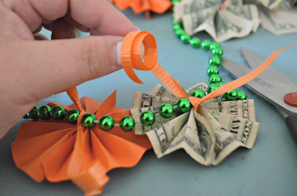 adding money to a graduation lei