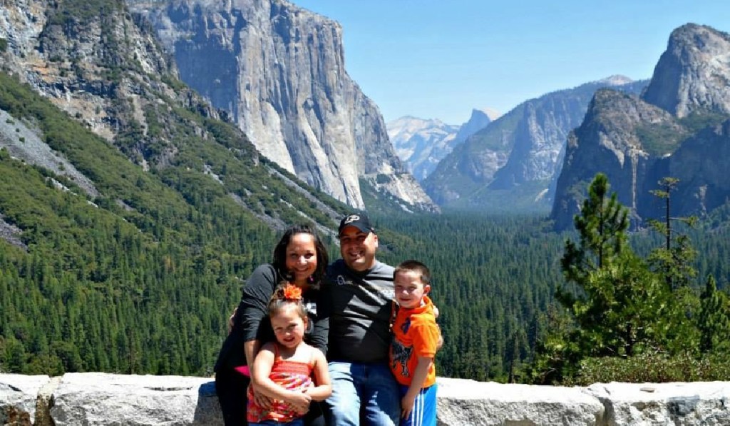 family at yosemite national park