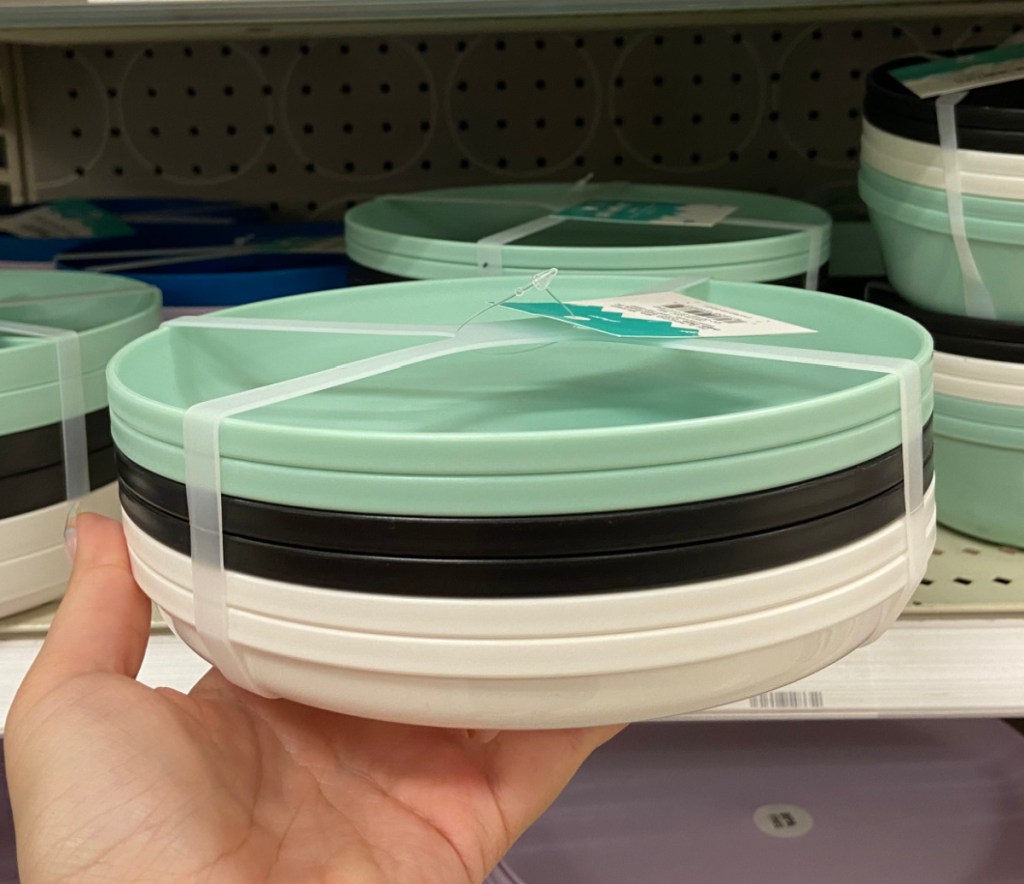 six pack of plastic kids plates