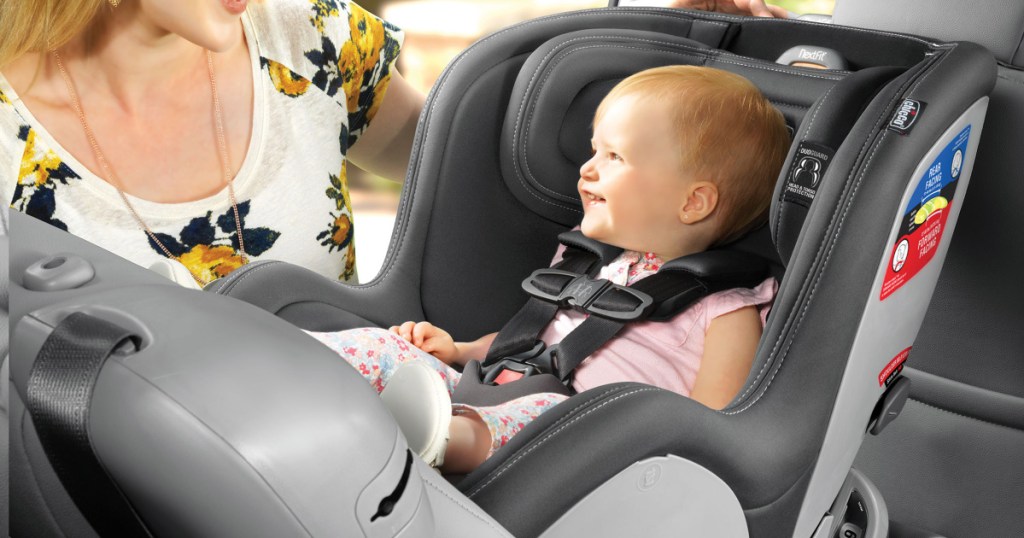 baby sittin gin chicco car seat