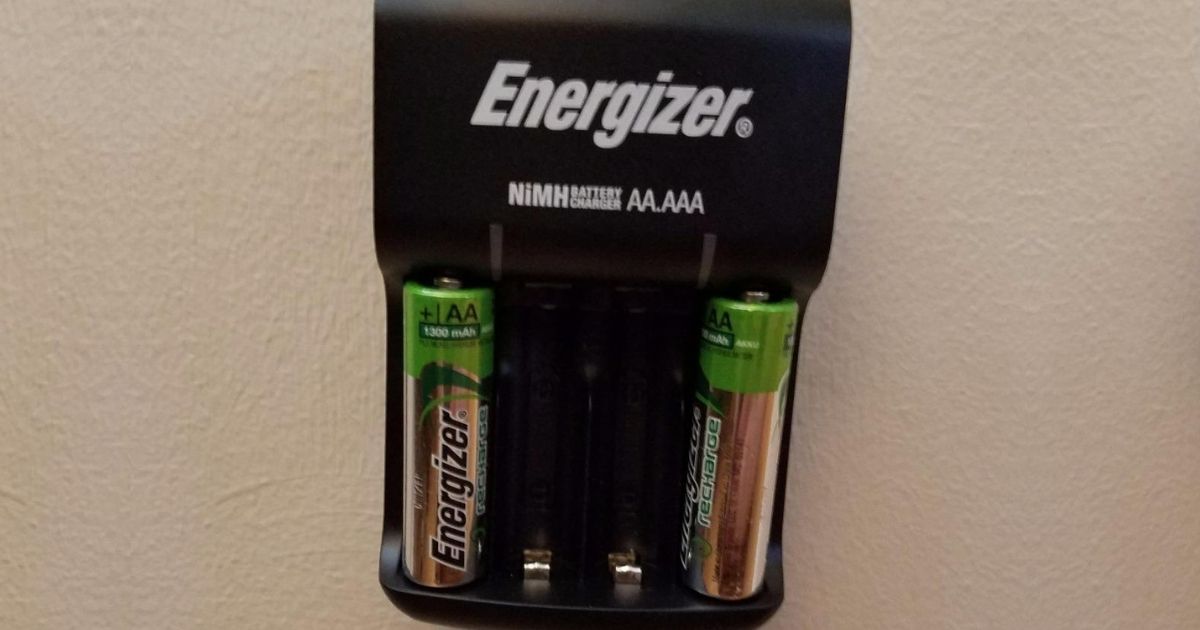 Energizer Charger w Batteries