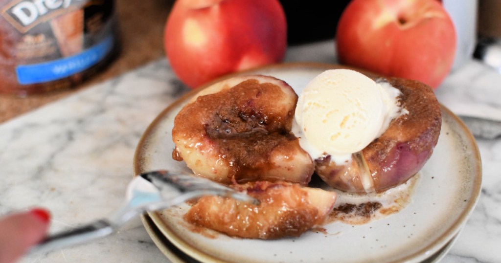 easy peach cobbler on a plate