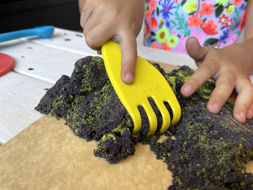 using kinetic sand with play rake 