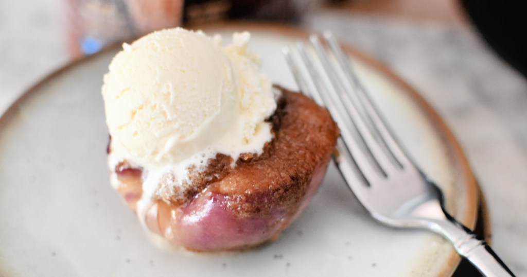 peach cobbler with ice cream