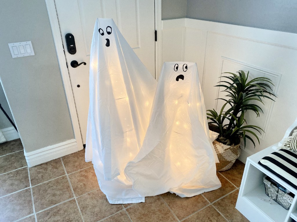 tomato cage Halloween ghost decorations using bed sheets