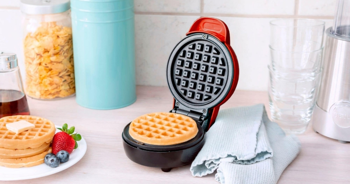 Bella Mini Waffle Maker in Red