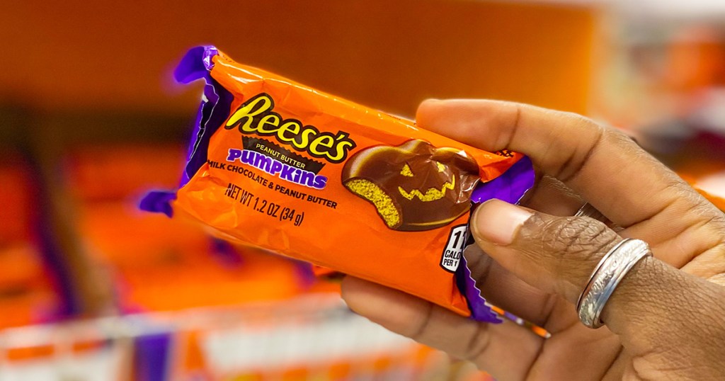 reeses pumpkin halloween candy