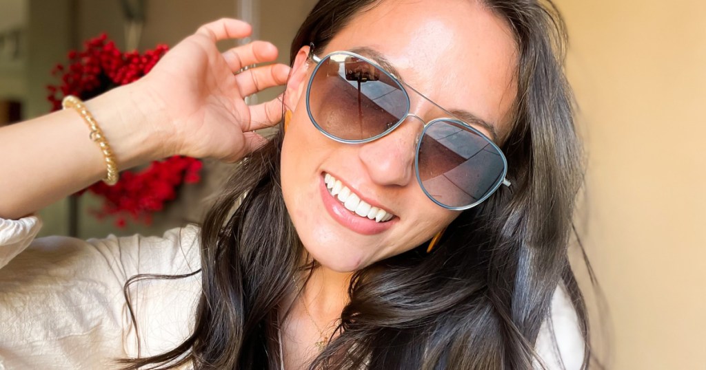 woman wearing fossil sunglasses