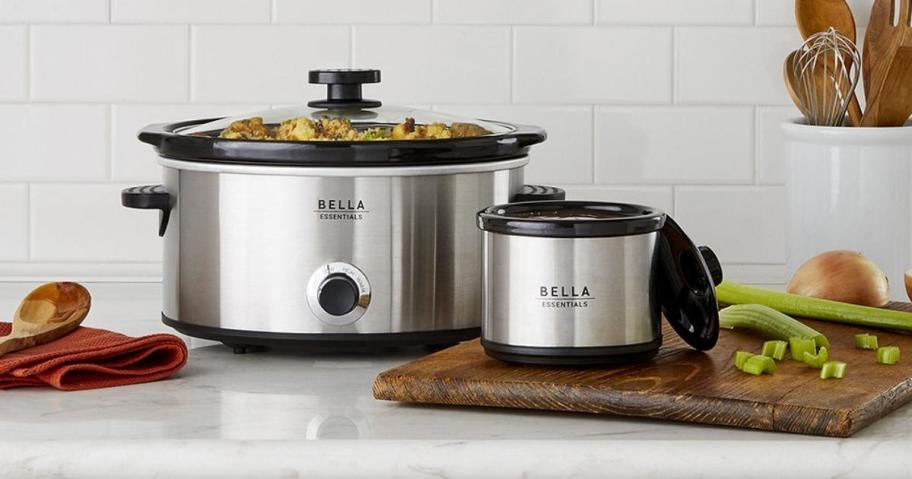 bella 5 quart slow cooker and bonus dipper with food