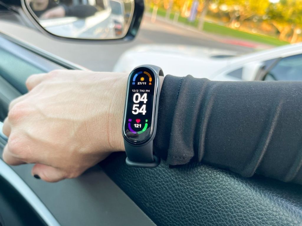 woman's wrist wearing a Fitness Tracker