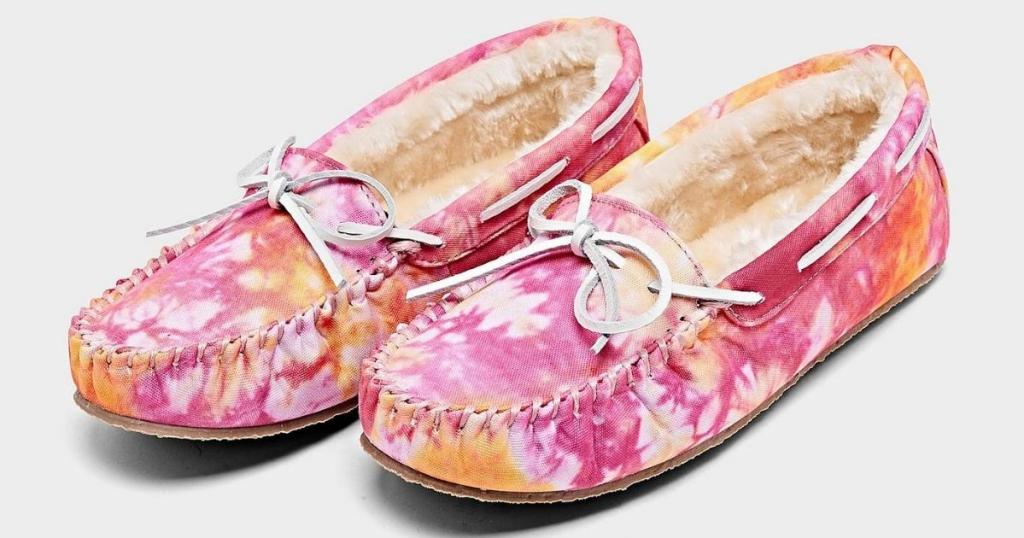 Women’s Minnetonka Tie-Dye Carrie Moccasin Slippers in Pink Multi