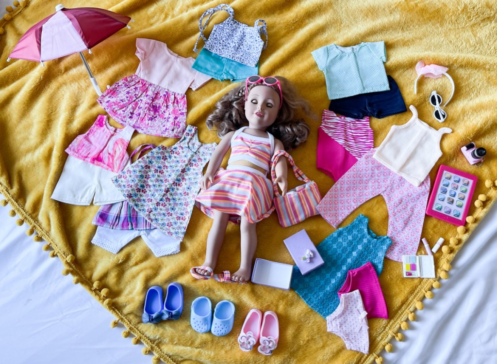 doll 50-piece set w/ beach set