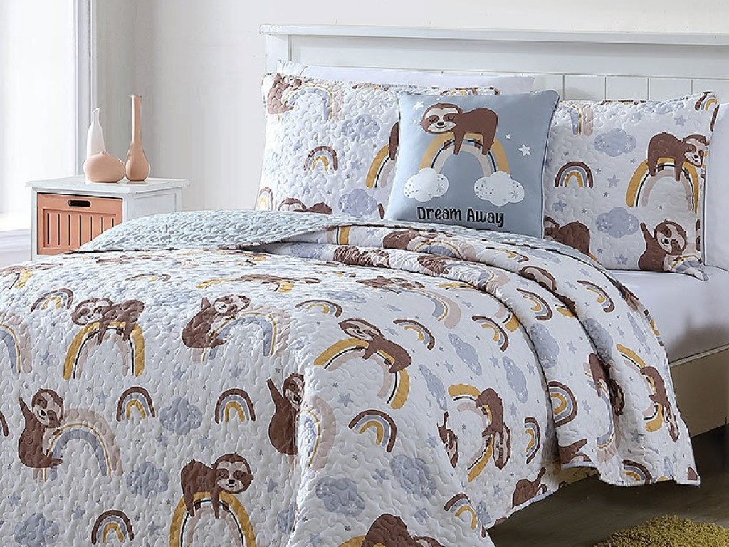 Little Chic White 'Dream Away' Rainbow Sloth Quilt Set-2