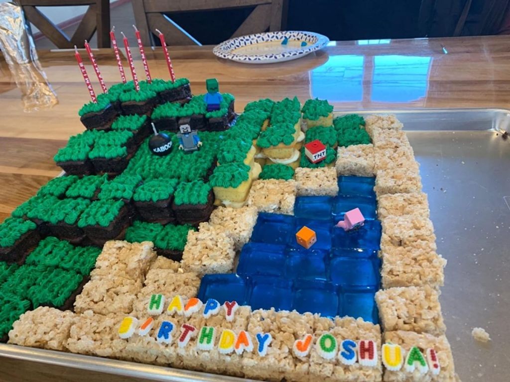 Minecraft Cake