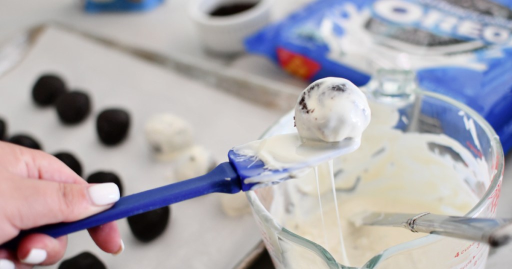 dipping oreo balls in candy melts