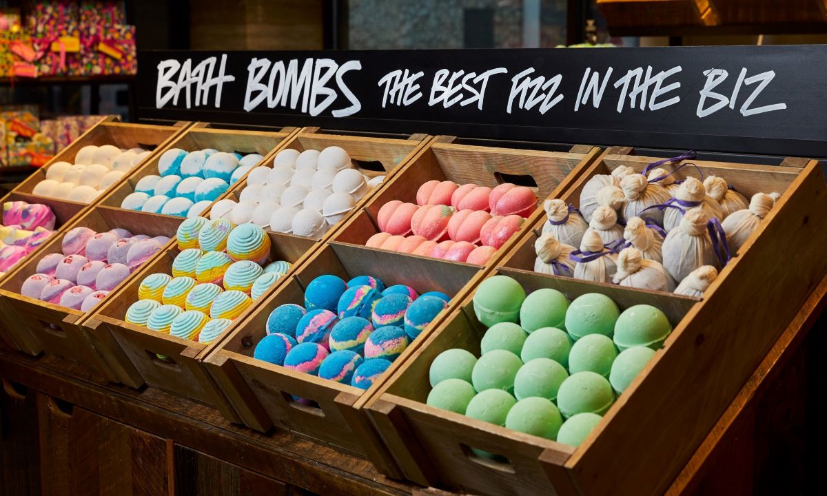 LUSH Boxing Day Sale | 50% Off Bath Bombs, Shower Gels, Bubble Bars, & More