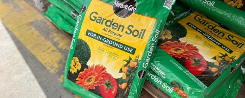 bags of miracle gro garden soil